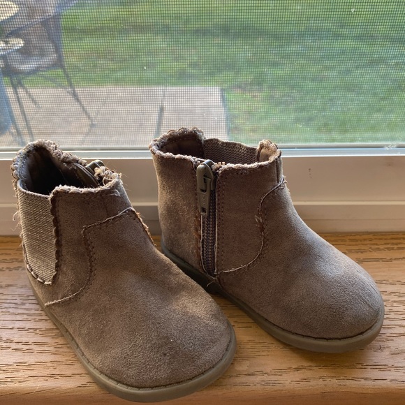 Baby Girl tan boots-suede like boots - Picture 4 of 4